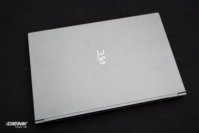 Trên tay laptop cộp mác Việt VGS Imperium: Thiết kế đơn giản giấu cấu hình mạnh mẽ - Ảnh 2.