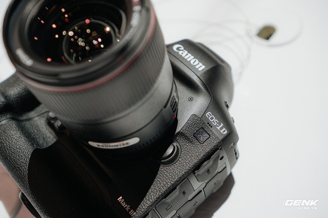 [CES 2020] Cận cảnh bộ đôi quái vật Canon EOS 1DX Mark III và EOS Ra - Ảnh 1.