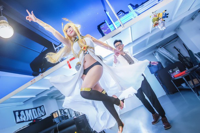 Lại nóng mắt với cosplay HMS Glorious trong Azur Lane - Ảnh 9.