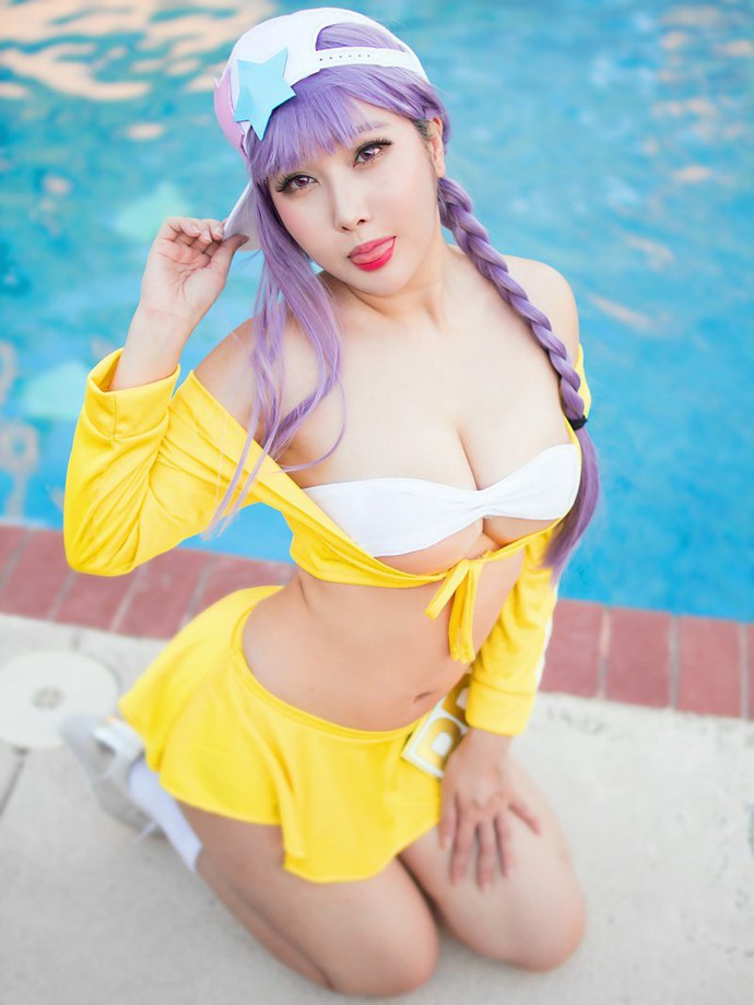 Ngắm bộ ảnh tan chảy cả mùa hè của nữ cosplayer ngực khủng RinnieRiot - Ảnh 23.