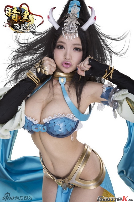 Bổ mắt với bộ cosplay "khủng" của người đẹp Lí Linh 3