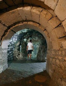 Đang sửa tầng hầm, người đàn ông phát hiện cả một thành phố cổ sâu 18 tầng bên dưới nhà mình