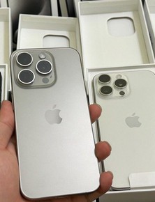 iPhone 15 xách tay... ế hàng vì giá cao