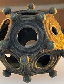 Di vật thập nhị diện bí ẩn từ thời La Mã khiến cả giới khảo cổ học không thể giải thích nổi