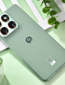 Motorola mà mang máy này về Việt Nam thì bán cực chạy: Chip Snapdragon, pin gấp rưỡi và camera "gấp đôi" iPhone Air nhưng giá chỉ bằng 1/4