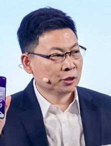 Huawei ra mắt điện thoại gập độc dị, CEO bảo là "ai cũng mua được" nhưng giá thì gần 30 triệu đồng