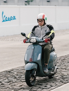 Vespa Primavera & Sprint 2025 chính thức ra mắt tại Việt Nam: Di sản gần 80 năm kết hợp với công nghệ đỉnh cao, chuẩn Vibe Gen Z!