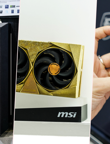 Dạo qua gian hàng MSI tại Computex 2025: GPU mạ Titan, tản nhiệt CPU mà có màn hình... to như smartphone