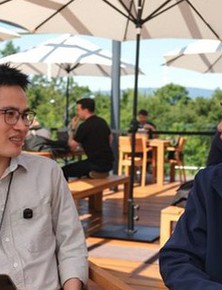 Chúng ta xem WWDC25 vì tò mò, còn các nhà phát triển tại Việt Nam đến đó làm gì? Hãy nghe họ chia sẻ ngay tại Apple Park