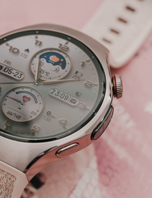 Huawei Watch 5 vs Apple Watch Series 10: Bạn chọn smartwatch phù hợp với điện thoại hay phù hợp với chính mình?