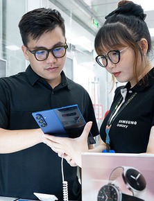 Điện thoại gập không còn là "đồ chơi nhà giàu": Galaxy Z Fold7 và Flip7 khiến người Việt chịu chi hơn bao giờ hết, xếp hàng từ tận 7 giờ sáng để mua máy mới