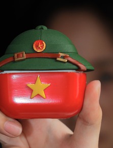 Ra mắt ốp tai nghe AirPods "Made in Vietnam" kỷ niệm 80 năm Cách mạng tháng 8 và Quốc khánh 2/9