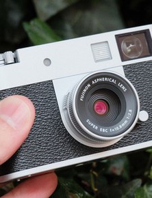 Fujifilm X half bán chạy top 1 tại Nhật, bỏ xa Sony a7C II