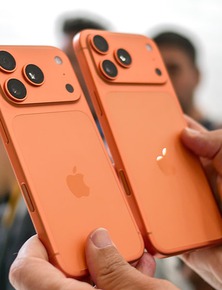 Hàng trăm nghìn đơn cọc trong 1 giờ: Người Việt tranh nhau iPhone 17 Pro Max màu cam
