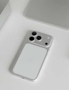 Sự trở lại của nhôm trên iPhone 17 Pro/Pro Max làm gợi nhớ cảm giác nguyên khối mà Apple đã làm tôi say mê
