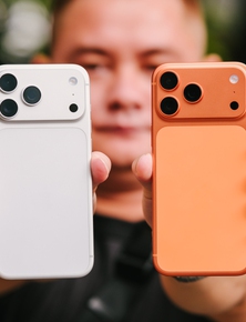 Mở hộp iPhone 17 Pro Max hai màu “hot” nhất hôm nay: Máy chính hãng phiên bản thương mại