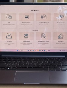 Laptop mới chạy hoàn toàn bằng AI: Loại bỏ giao diện phần mềm thông thường, tốc độ "nhanh gấp 100 lần suy nghĩ con người"