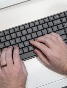 Thiết bị kỳ lạ của HP: Máy tính All-In-One hay bàn phím văn phòng?