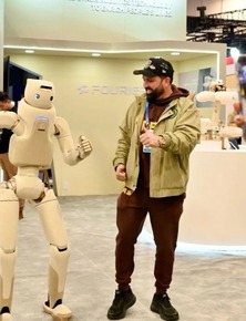 Robot hình người “đáng yêu nhất thế giới” gây chú ý tại CES 2026 với khả năng nhảy múa, chơi cờ và tương tác như con người