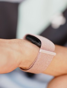Dùng thử Garmin CIRQA Smart Band - vòng tay sức khỏe không màn hình tránh sao nhãng, pin đến 10 ngày, giá hơn 5 triệu