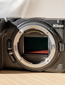 Cận cảnh Nikon Z5IIC: Khi chữ C bị gọi vui là “Cắt”, liệu đây có phải một chiếc full-frame đáng mua?