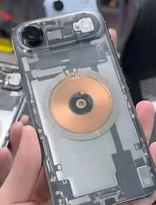 Đây là iPhone Air độc lạ nhất: Lưng trong suốt lộ hết nội thất, thêm cả khe SIM thật