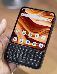 Điện thoại phím cứng như BlackBerry thêm phiên bản Pro cấu hình mạnh, giá đặt sớm chưa đến 13 triệu