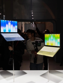 Tôi đã sống tới ngày giá MacBook chỉ từ 14 triệu, còn điện thoại Trung Quốc giờ đắt gấp đôi