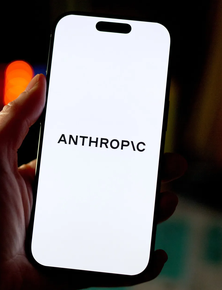 Anthropic đang trở thành khoảnh khắc iPhone của kỷ nguyên AI: Ngành bảo mật mất 52 tỷ USD, IBM mất 40 tỷ USD, giờ đến lượt phần mềm đồ họa