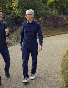 Tim Cook rời ghế CEO Apple sau 15 năm, John Ternus tiếp quản từ 1/9