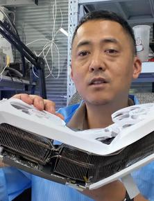 Chiếc RTX 5060 Ti bị bẻ cong gần như gập đôi sau tai nạn ô tô, sửa xong vẫn hoạt động bình thường