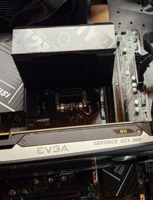 Mua mainboard hỏng giá 20 USD trên eBay, người dùng nhận "món quà" khó tin khi cắm điện