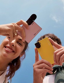 Điện thoại thiết kế vuông vức giống Fold8, màn không gập nhưng có camera xoay lật, giá ở Việt Nam khoảng 15 triệu