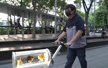 YouTuber thiết kế bể cá di động để có thể dắt những con cá vàng cưng của mình đi dạo