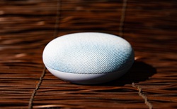 Google Home: 9 điều đơn giản mà Google Assistant "lép vế" trước Alexa