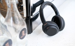 Trên tay tai nghe Sony WH-1000XM4: Ngoại hình không thay đổi, kết nối 1 lúc 2 thiết bị, nâng cấp chống ồn, giá 8,49 triệu đồng