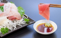 Nếu từng trộn wasabi vào nước tương khi ăn sushi, bạn đã ăn món Nhật này sai cách