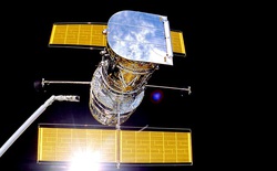 NASA kích hoạt phần cứng dự phòng, cố gắng "cứu" kính viễn vọng Hubble