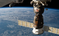 Báo Nga đổ tội cho phi hành gia Mỹ cố tình chọc thủng tàu vũ trụ Soyuz để được cho về Trái đất sớm