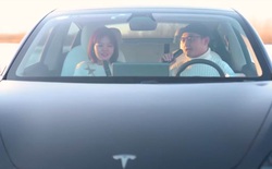 Rốt cục Tesla là công ty xe ô tô điện hay gì: Hết còi, áo giờ bán cả TeslaMic phục vụ hát karaoke, giá hơn 4 triệu đồng/cặp