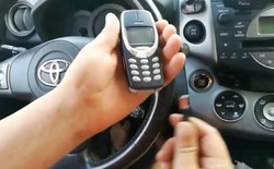 Thử cắm Nokia 3310 vào ô tô và cái kết khiến nhiều người ngỡ ngàng: Đúng là "huyền thoại", cái gì cũng có thể làm được!