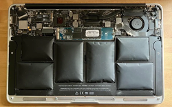 "Nếu không mở ra xem bên trong, MacBook của tôi có lẽ đã phát nổ": Thứ hiện ra trước mắt thật khó tin