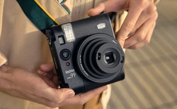 Fujifilm Instax Mini 99 ra mắt: Máy chụp ảnh lấy ngay phong cách retro, thiết kế "nhìn là muốn mua"