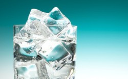 Uống nước đá giải nhiệt mùa nóng coi chừng rước đủ bệnh vào thân
