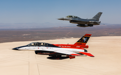 Bộ trưởng Mỹ ngồi thử tiêm kích F-16 do AI điều khiển, không chiến với máy bay do phi công con người cầm lái