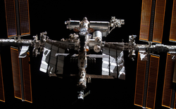 Vệ tinh Nga vỡ vụn, phi hành gia ISS khẩn cấp sơ tán