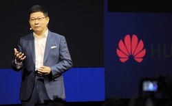 CEO Huawei nói về trí tuệ nhân tạo: “Không thể chờ đến khi cơn mưa đổ xuống mới bắt đầu gieo hạt, mà phải đâm rễ thật sâu từ bây giờ”