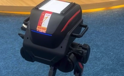 ĐH Bách Khoa Hà Nội nói gì về việc dán logo đè lên Robot Trung Quốc?