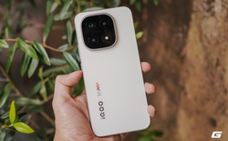 Trên tay iQOO 15: Điện thoại mới của vivo với chip Snapdragon 8 Elite Gen 5, pin 7.000mAh, có tính năng của flagship 30 triệu nhưng giá chỉ bằng một nửa Trên tay iQOO 15: Điện thoại mới của vivo với chip Snapdragon 8 Elite Gen 5, pin 7.000mAh, có tính năng của flagship 30 triệu nhưng giá chỉ bằng một nửa