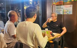 Đây là cách CEO công ty 5.000 tỷ USD bán hàng: Uống bia, ăn gà rán với Chủ tịch Samsung, Jensen Huang lập tức chốt xong đơn 50.000 GPU Đây là cách CEO công ty 5.000 tỷ USD bán hàng: Uống bia, ăn gà rán với Chủ tịch Samsung, Jensen Huang lập tức chốt xong đơn 50.000 GPU